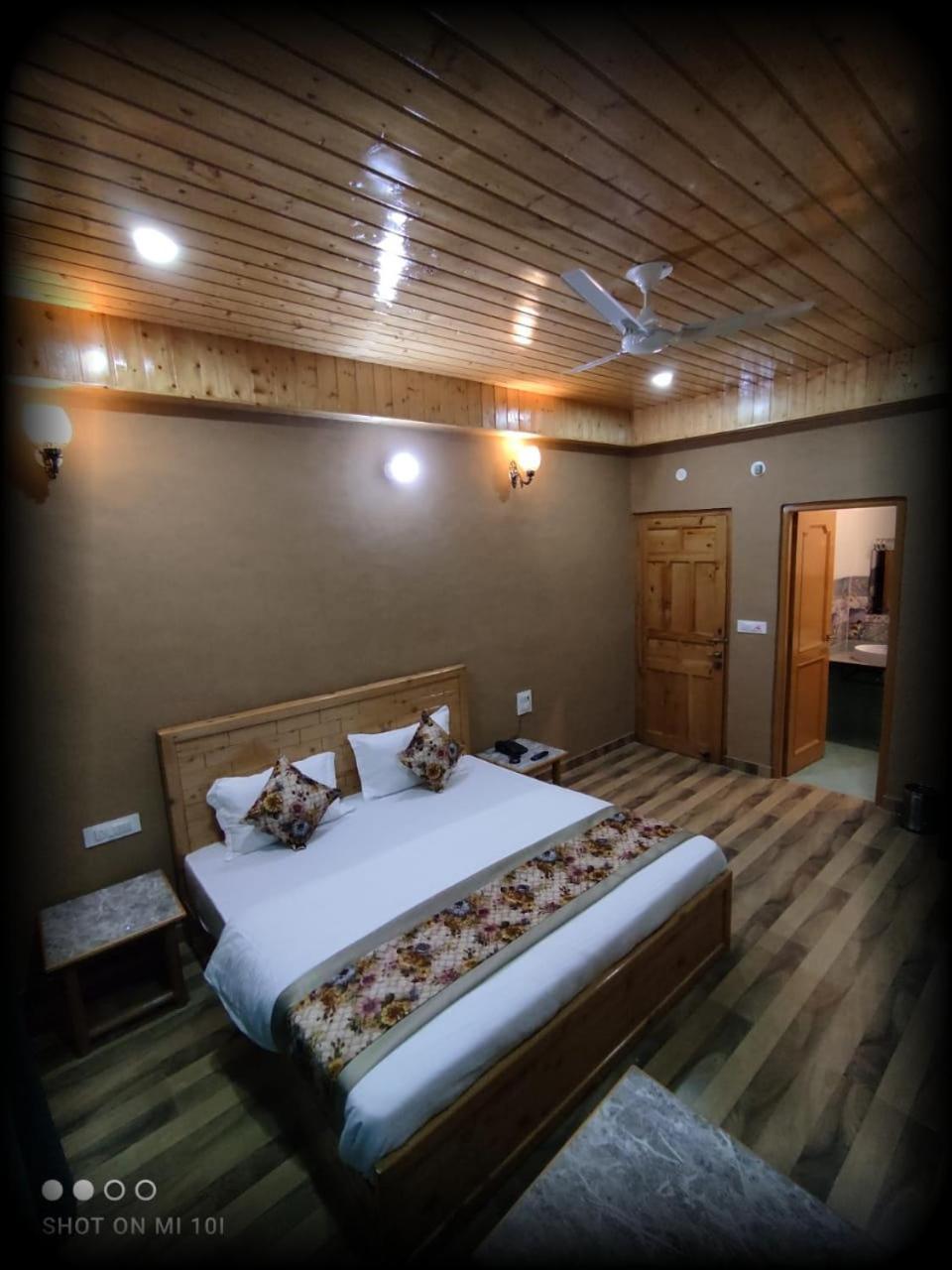 Hotel Cozy Haven Mandi Extérieur photo